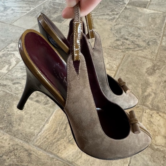 CHANEL 2003 Taupe Suede Slingback Heels - Picture 7 of 11